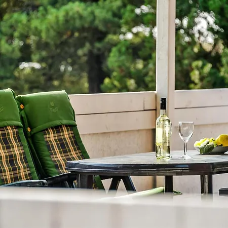 Gabriela - 1km From The Sea By Interhome